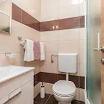 Apartament 04 *