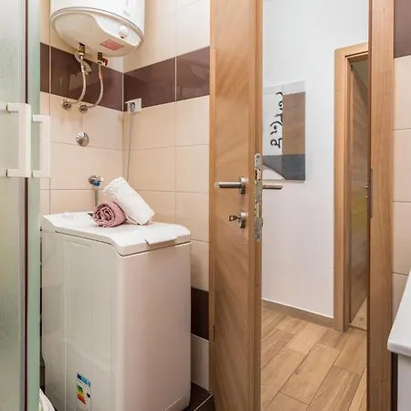 2 Bedroom Gorgeous Apartment In Vodnjan *