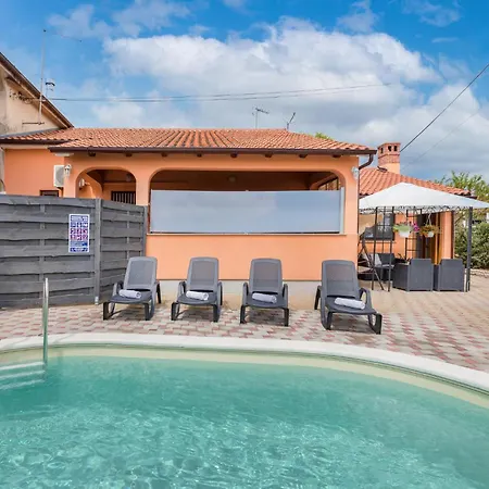 2 Bedroom Gorgeous Apartment In Vodnjan Apartment
