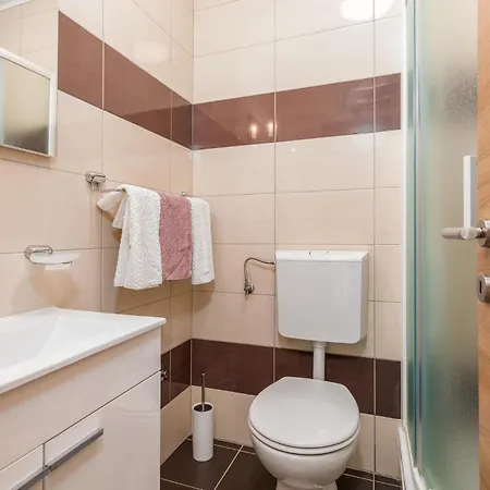 Apartment 2 Bedroom Gorgeous Apartment In Vodnjan *