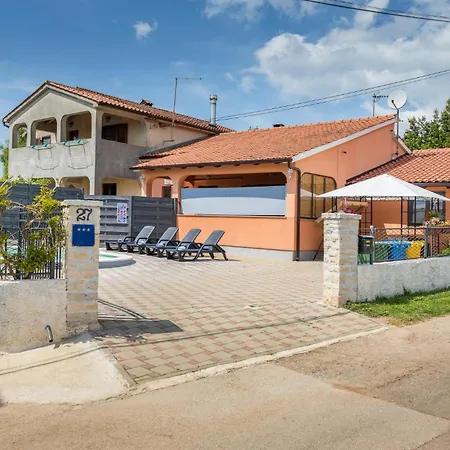 2 Bedroom Gorgeous Apartment In Vodnjan Apartment *